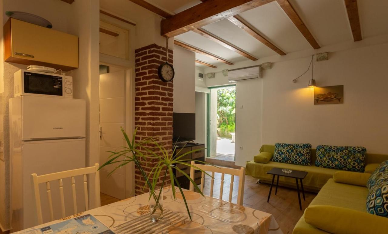 Korzo Rooms & Apartments Vis Exterior photo